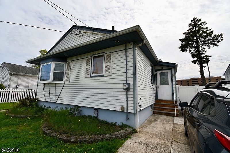 1st image of 831 Smith St