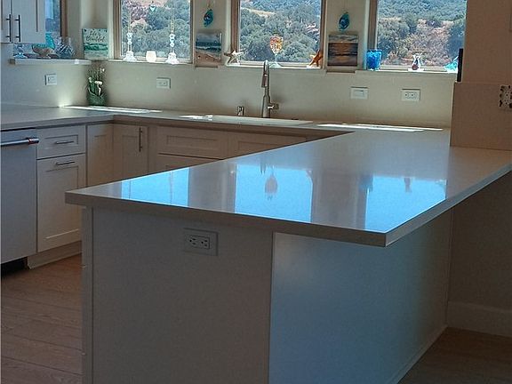 4th image of 1021 Canyon Ln