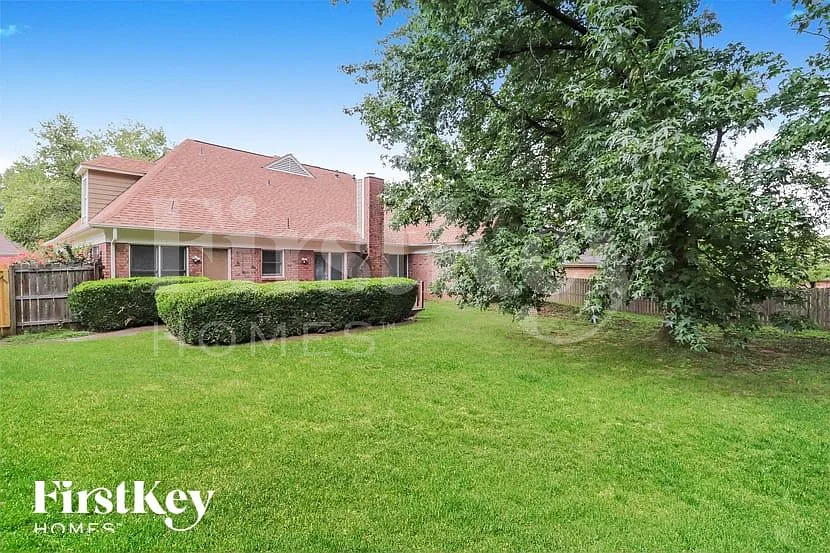 4 bed, 3.0 bath, 2841 sqft, $2,455 — Photo 2