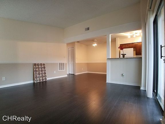 4th image of 2923 Antique Oaks Cir APT 36