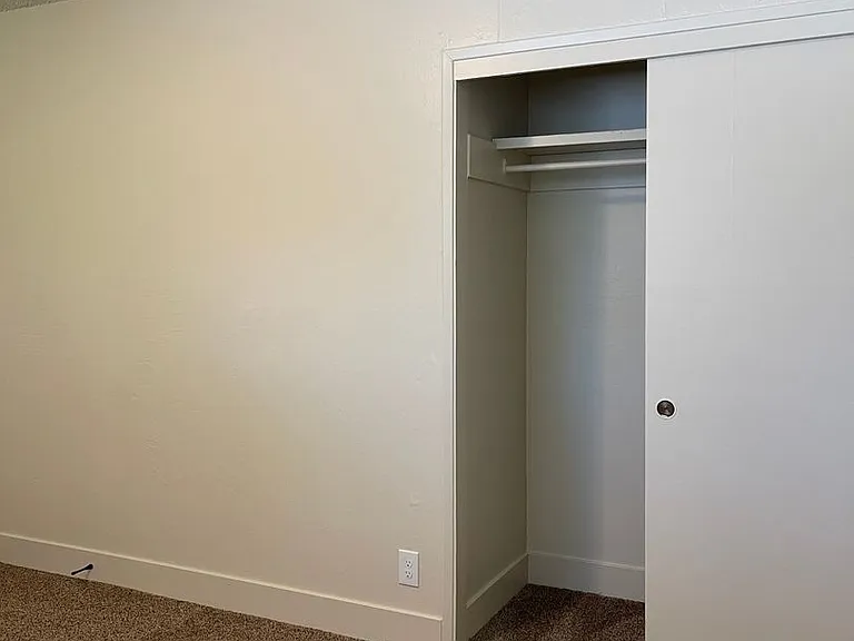 1090 N Court St — Photo 13