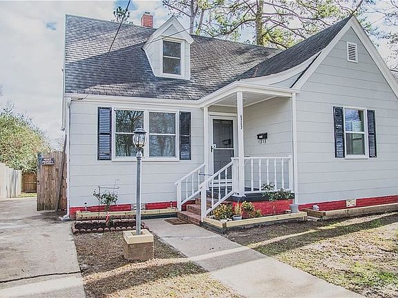 2nd image of 2636 Somme Ave