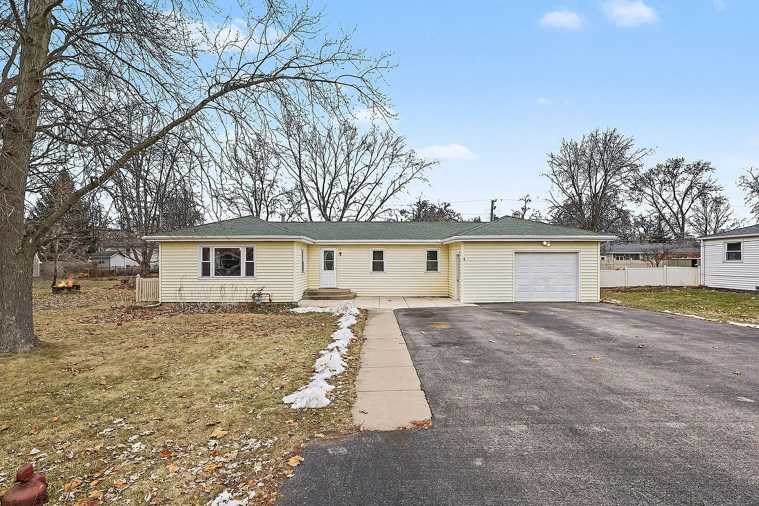 2423 Pecan St photo 1