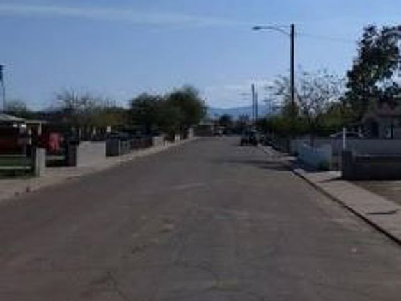 Exterior Neighborhood (street photo)