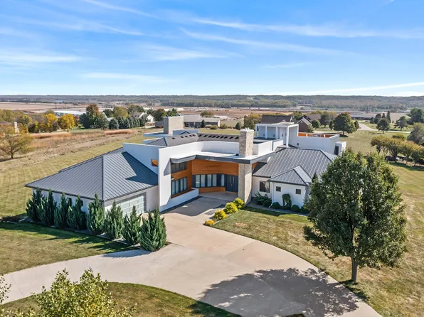 31600 Silverado Ln, Waukee, IA 50263