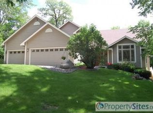 20721 Lake Ridge Dr, Prior Lake, MN 55372