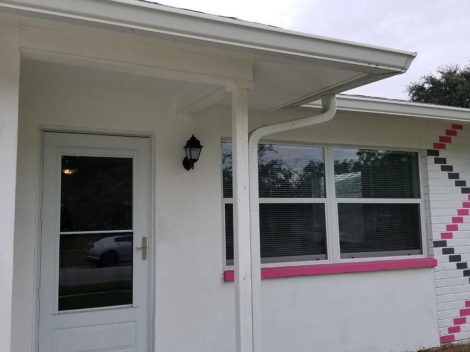 Right half of a duplex