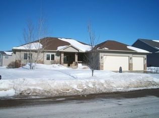 804 W Laquinta St, Sioux Falls, SD 57108