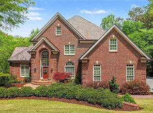 1645 Misty Oaks Dr, Sandy Springs, GA 30350