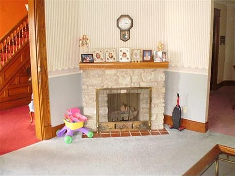 2nd image of 323 N Franklin St