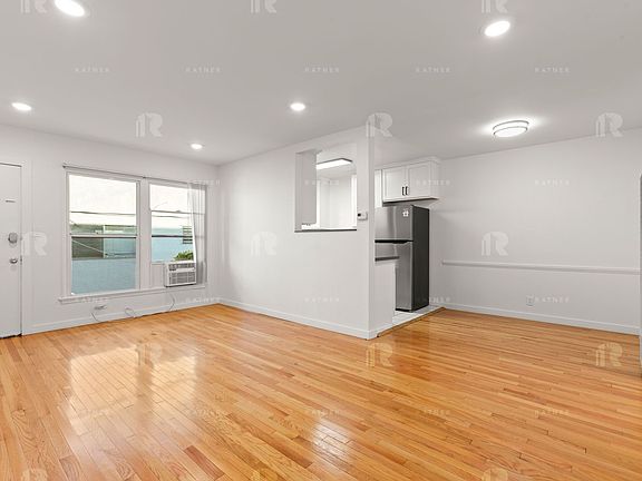 3rd image of 624 N Hayworth Ave Unit 4