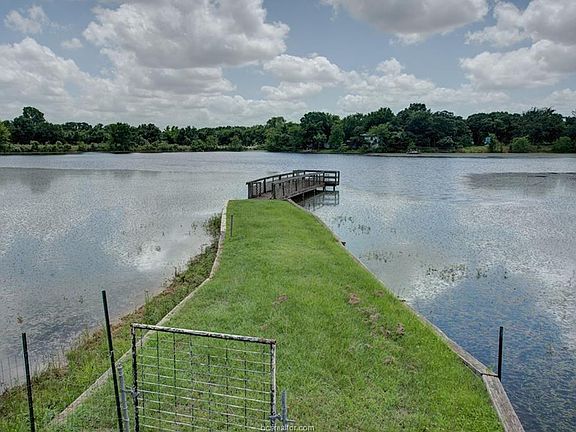2nd image of 10322 Lakeway Dr