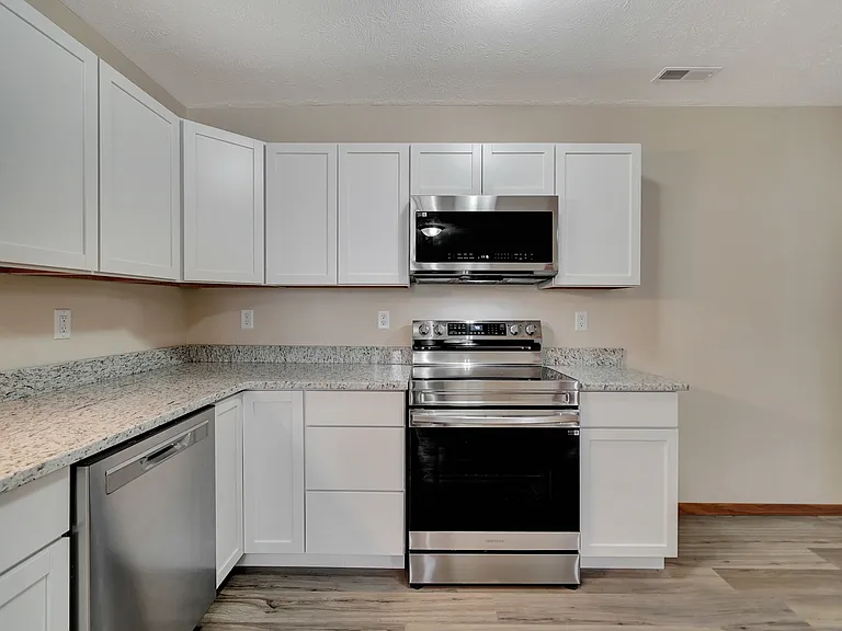 621 N 28th St #2 — Photo 4