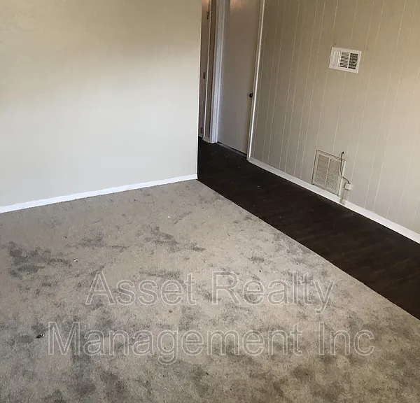 218 Britton Dr — Photo 15