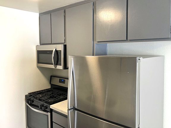 3rd image of 2041 Beloit Ave APT 6