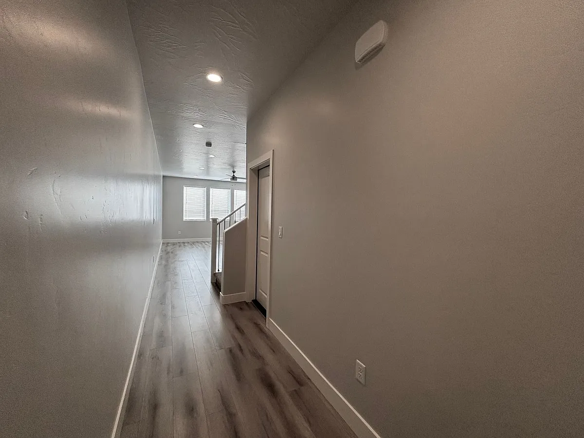 Building Photo - 1061 S 4380 W