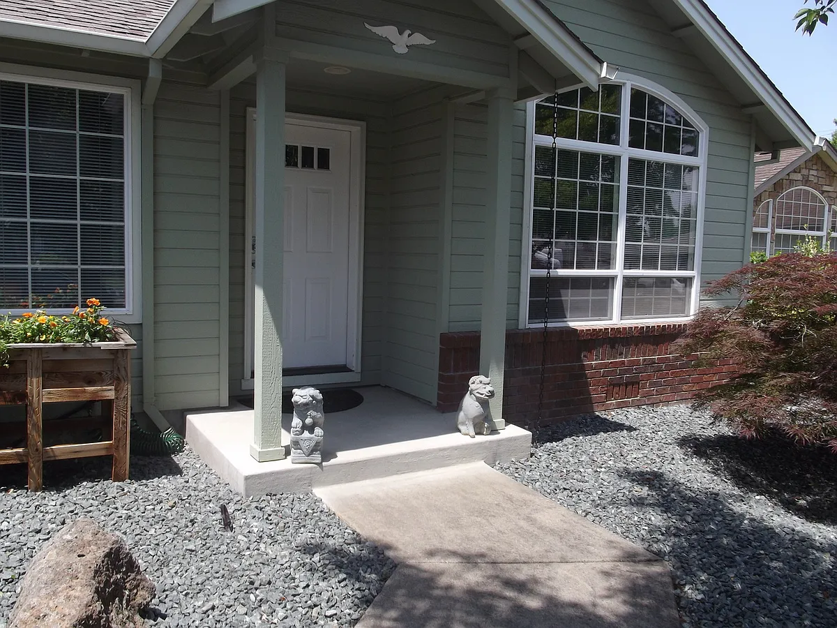 Building Photo - 2122 Martin Dr