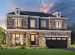 15 Sequoia Cir, Manhasset, NY 11030