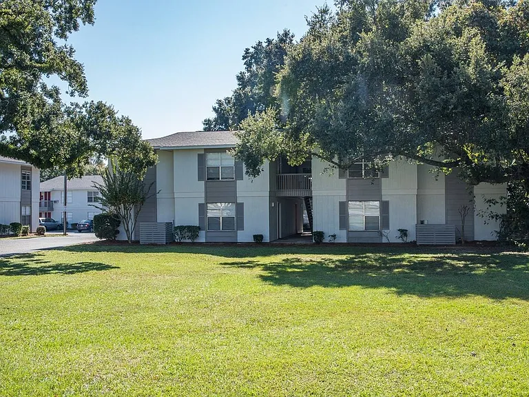Twin Oaks Apartments — Photo 17