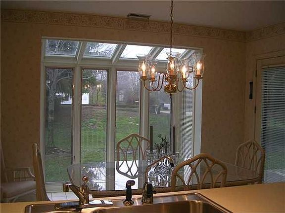 4th image of 1650 Cloister Dr