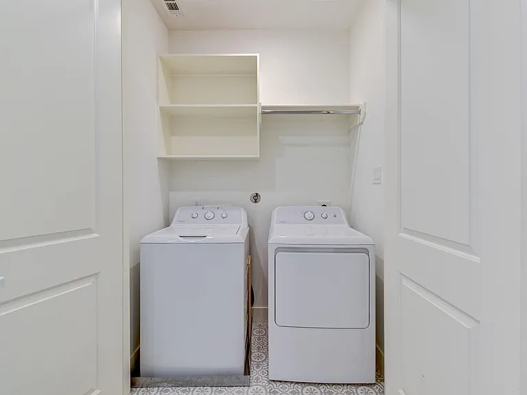 2705 Oakwood Crest Ln — Photo 21