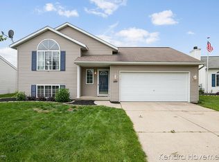 289 Prairie Run Dr NE, Cedar Springs, MI 49319