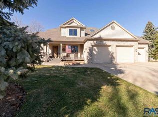 6104 W Queens Cir, Sioux Falls, SD 57106