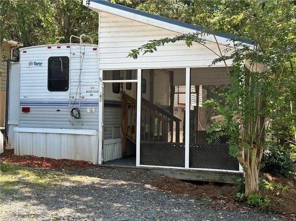 111 Deerfield Ln, New London, NC 28127