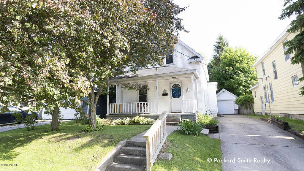 16 Elmwood St NW photo 1