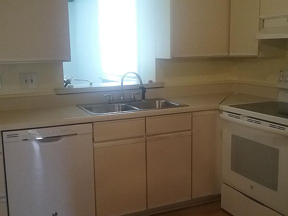 3rd image of 5864 Wiltshire St