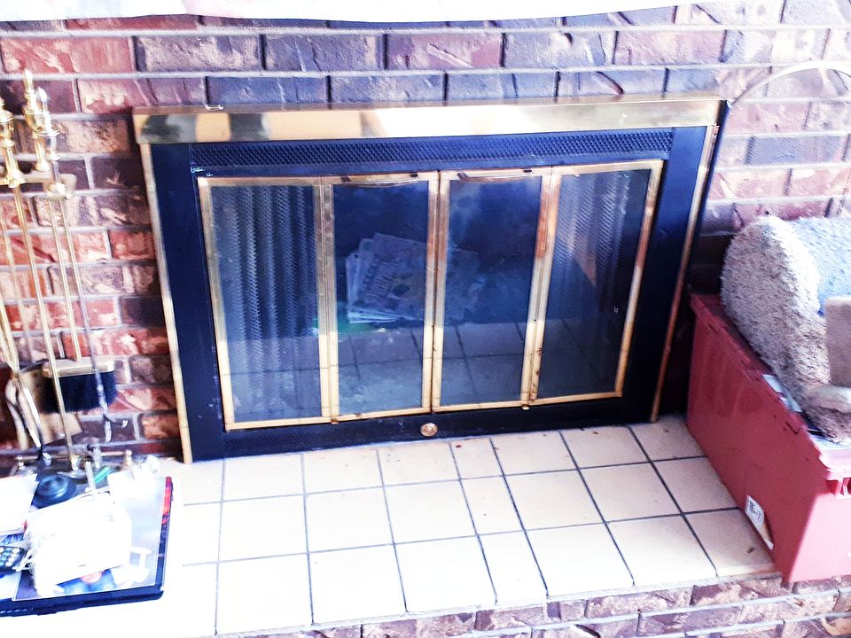 2nd image of 2921 Jane Ct NE