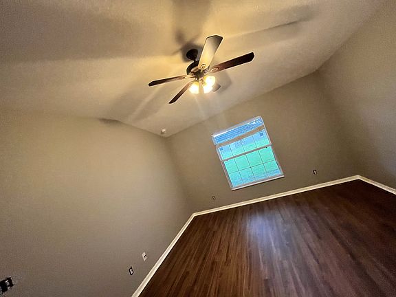 5th image of 555 Windermere Dr