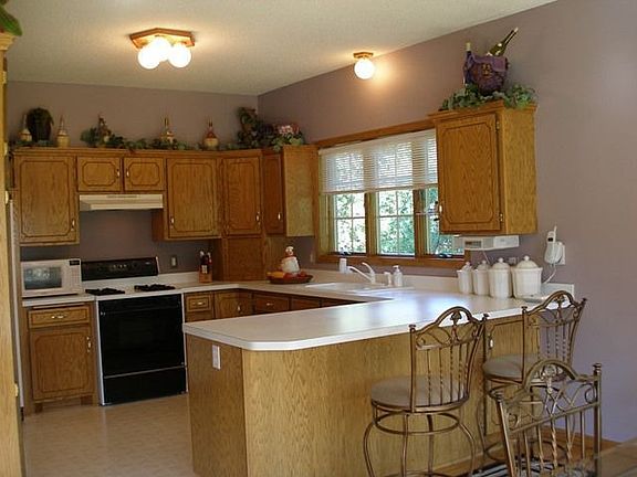 Kitchen bar area off dining room
