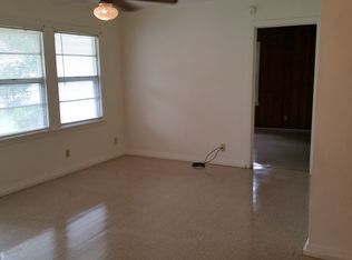 904 Alvin Ave, El Campo, TX 77437