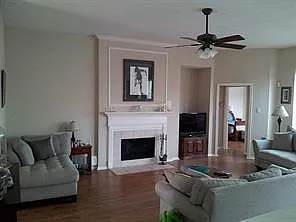 4 bed, 2.0 bath, 2432 sqft, $2,700 — Photo 3