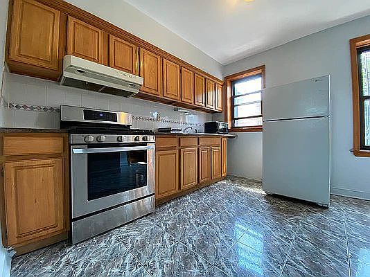 1st image of 856 Atlantic Ave Floor 3