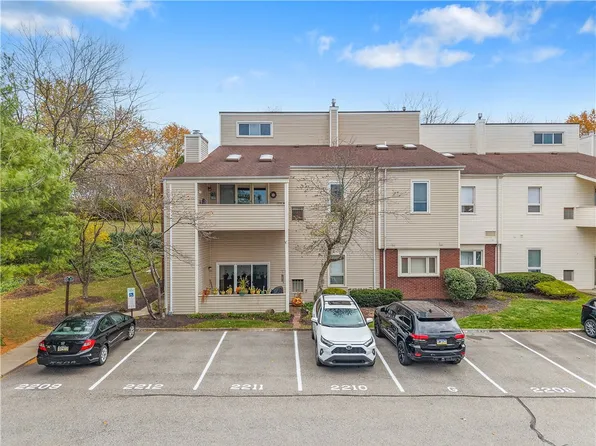 2212 Kenzie Dr, Pittsburgh, PA 15205