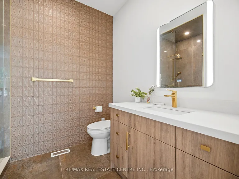 2450 Rebecca St — Photo 31