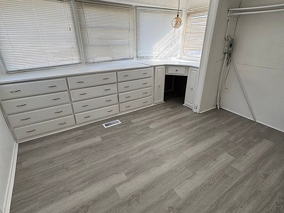 5th image of 286 Newbury St Lot 87
