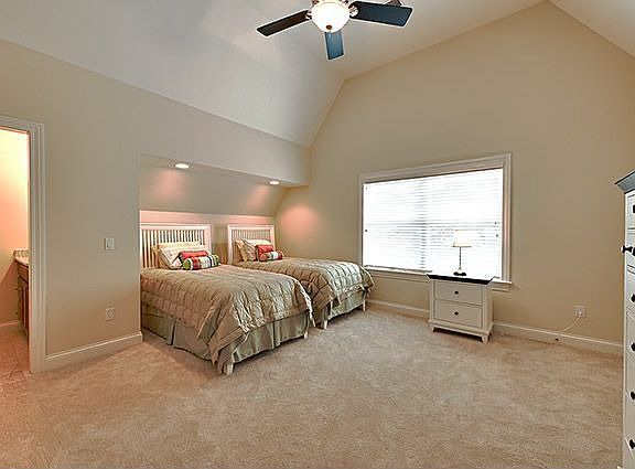 4th image of 11063 Elmwood Dr