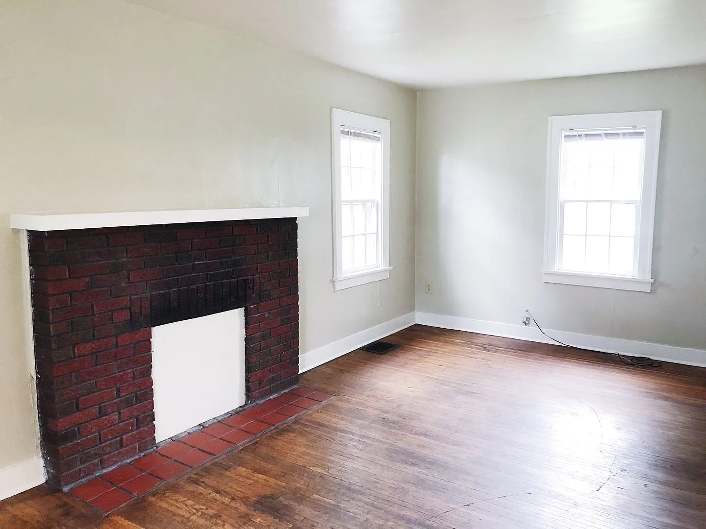 323 S. Eagleson - Available July 2026 — Photo 4
