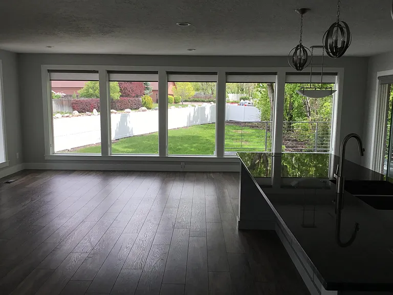 696 E 2200 N — Photo 3