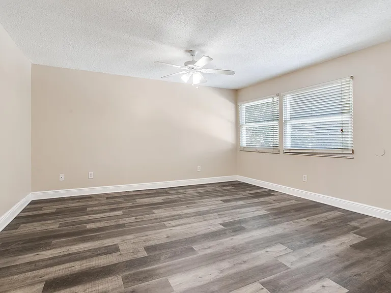 3109 W Horatio St #28 — Photo 6