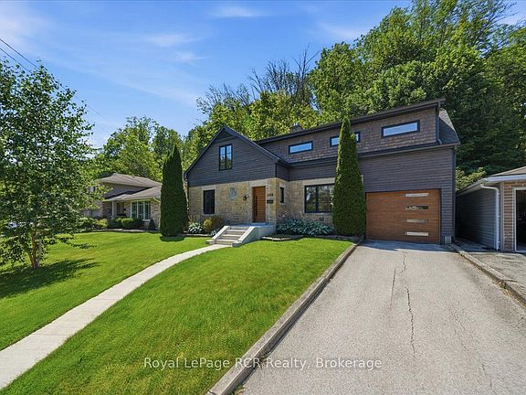 2nd image of 400 2nd Ave W