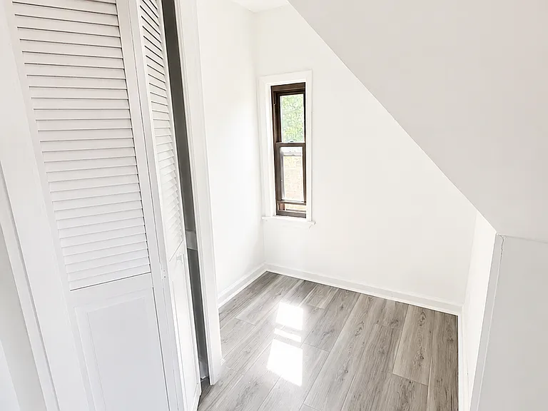 213 Vernon St — Photo 16