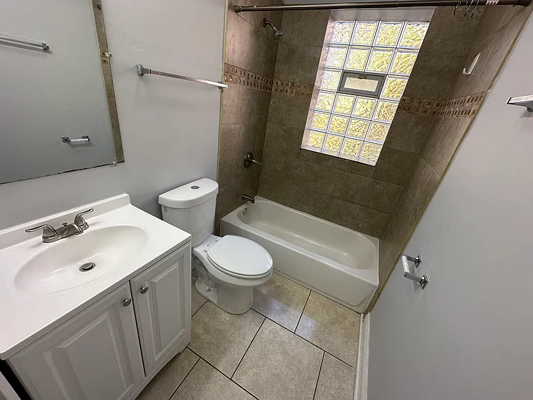 5728 S Prairie Ave — Photo 9