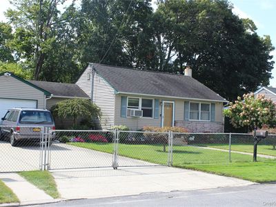 61 Saint Peters Drive, Brentwood, NY, 11717