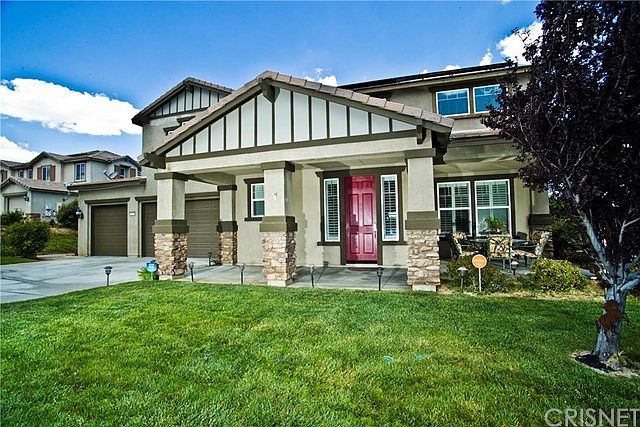 Gorgeous West Palmdale home features 5 bedrooms, 3.5 bathrooms, office, loft and more!