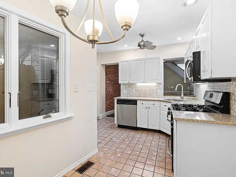 4447 Baker St — Photo 6