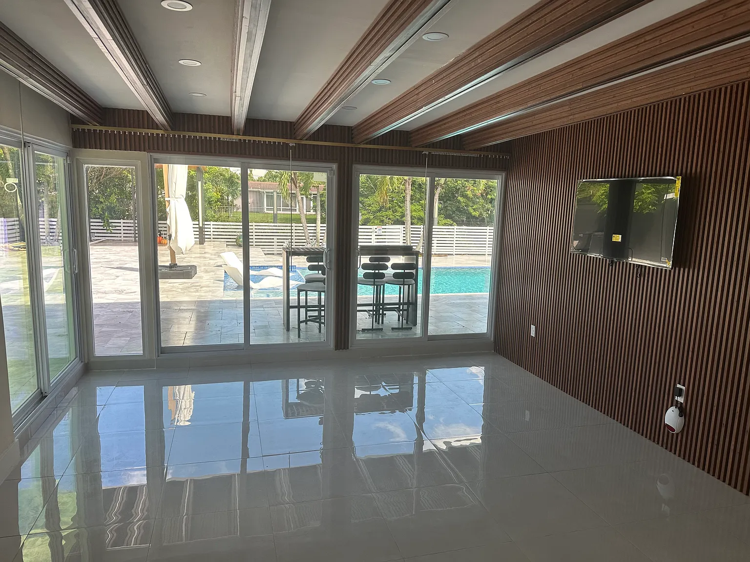 4 bed, 9000 sqft, $7,000 — Photo 3